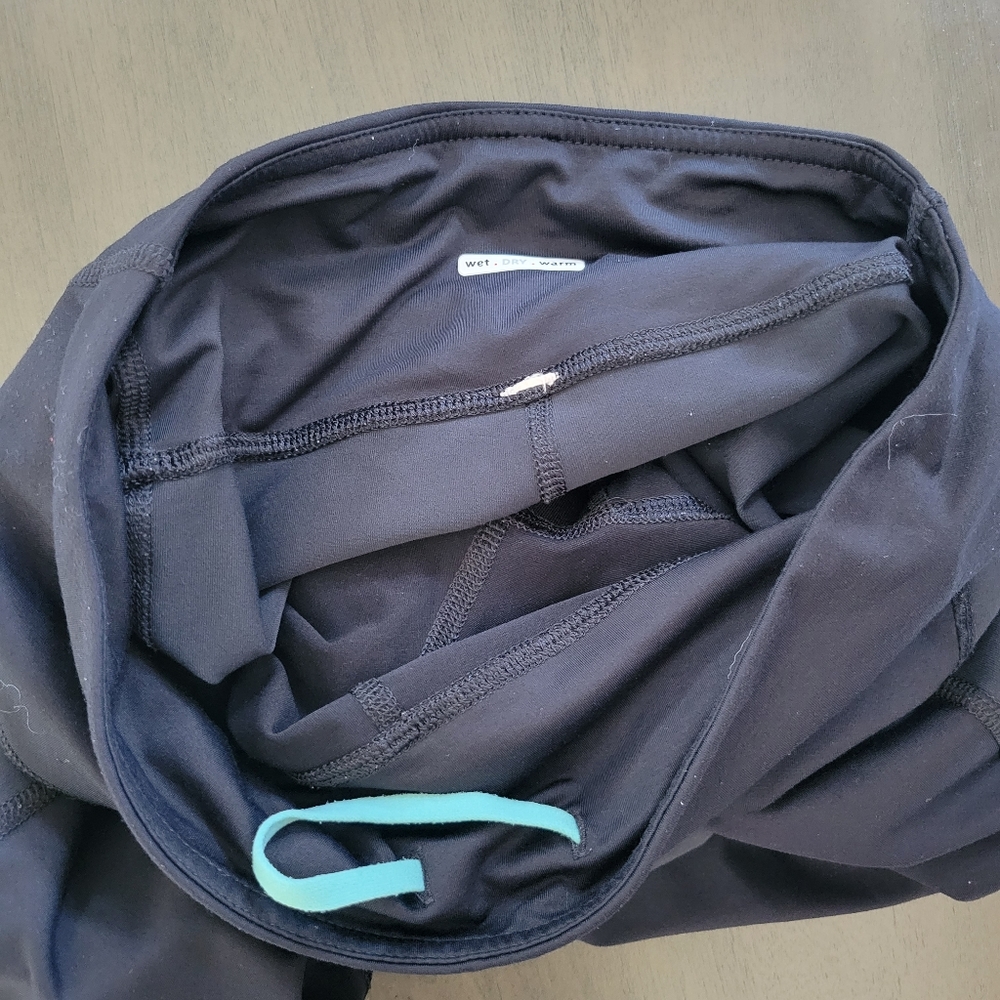 LULULEMON Black Crop - Picture 4 of 5